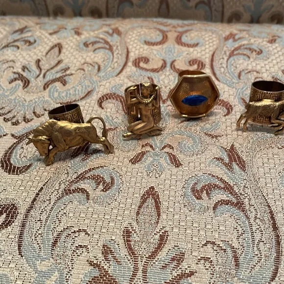 Scarf Holders & Sweater Holders